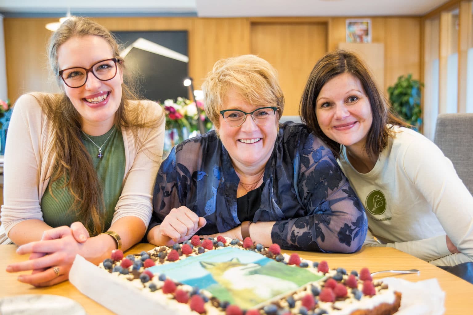 Politisk rådgiver Martine Lie, Trine Skei Grande fra Venstre, kommunikasjonsleder Live Kleveland - en milepæl i historien om pels